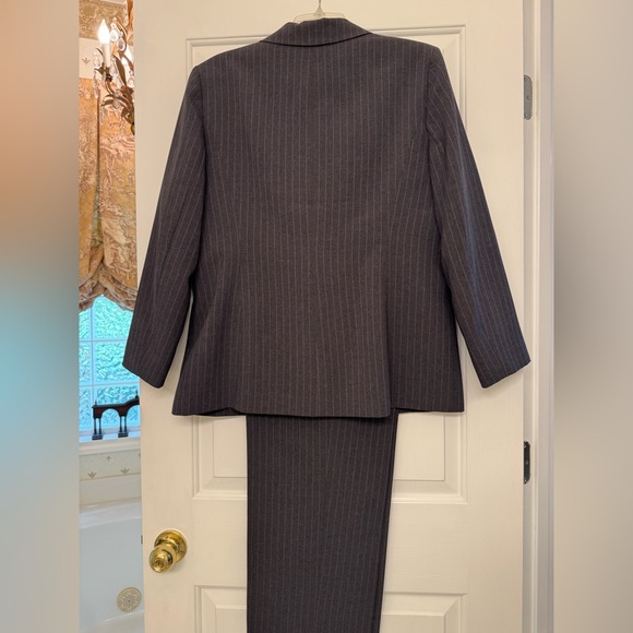 16P LeSuit Charcoal Gray Double Breasted pinstriped pantsuit - Picture 10 of 11